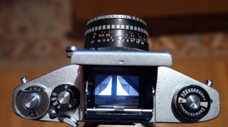 Cámara Exakta con objetivo Meyer Optik