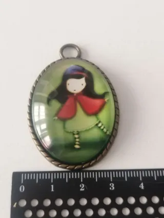 Colgante Gorjuss niña con capa roja