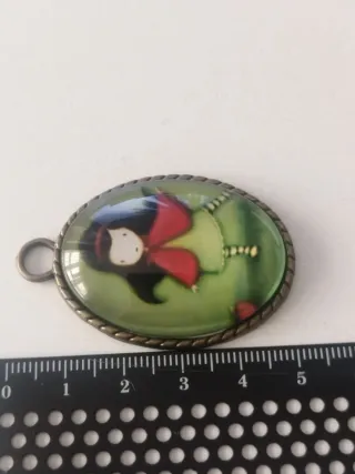 Colgante Gorjuss niña con capa roja