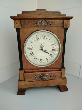 Reloj de mesa madera vintage con joyero