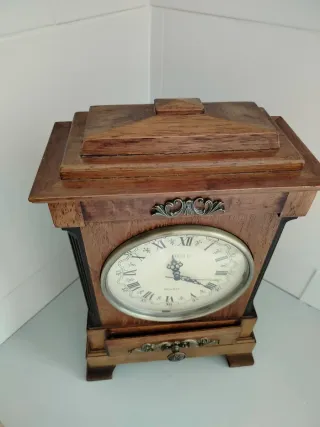 Reloj de mesa madera vintage con joyero