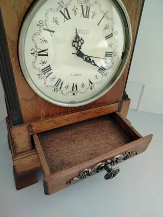 Reloj de mesa madera vintage con joyero