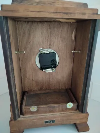 Reloj de mesa madera vintage con joyero