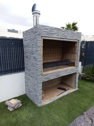 Barbacoa de obra con chimenea