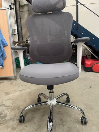 Silla de oficina HOLLUDLE gris y plateada