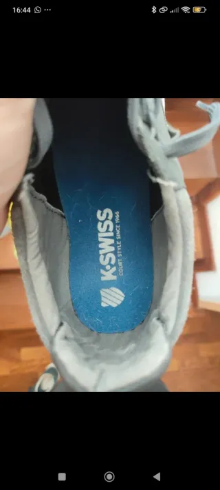 Zapatillas K-Swiss grises y blancas. Cómo nuevas