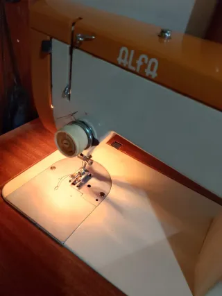 Máquina de coser Alfa Superautomática 1680