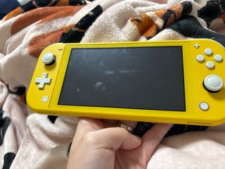 Nintendo Switch Lite Amarillo
