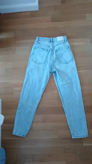 Pantalón vaquero azul claro