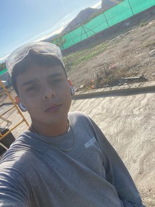 Chico colombiano en busca de trabajo