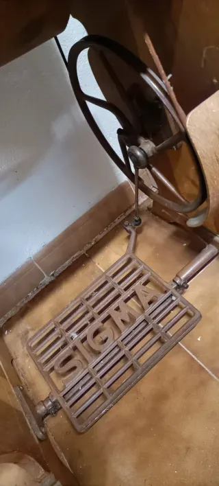 URGE VENTA. Máquina de coser antigua Sigma