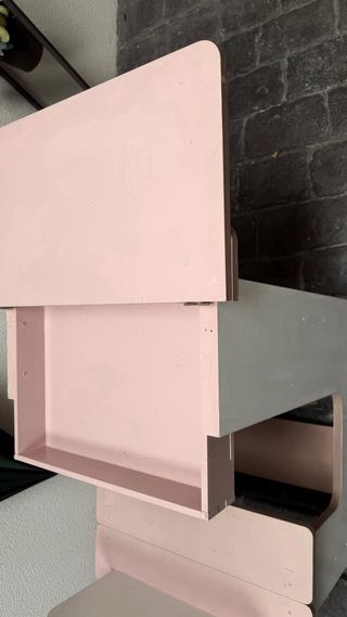 Pupitre infantil de madera rosa