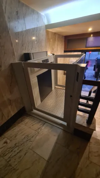 Plataforma salvaescaleras vertical
