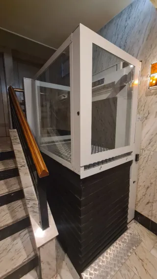 Plataforma salvaescaleras vertical