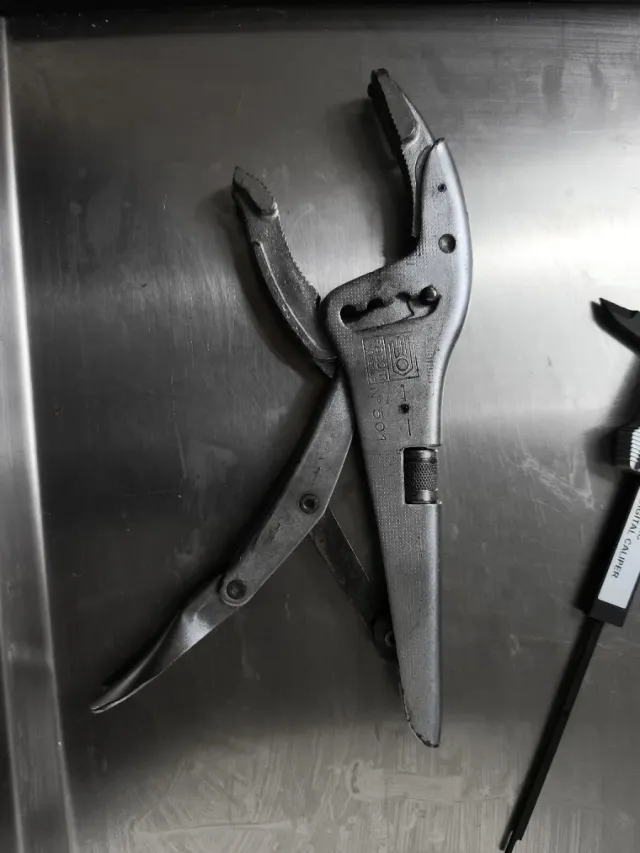 FACOM Mordaza Presión Bocas Largas 501 pinza