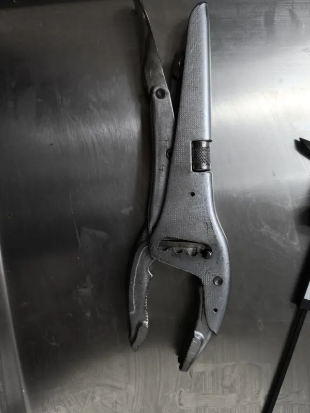 FACOM Mordaza Presión Bocas Largas 501 pinza