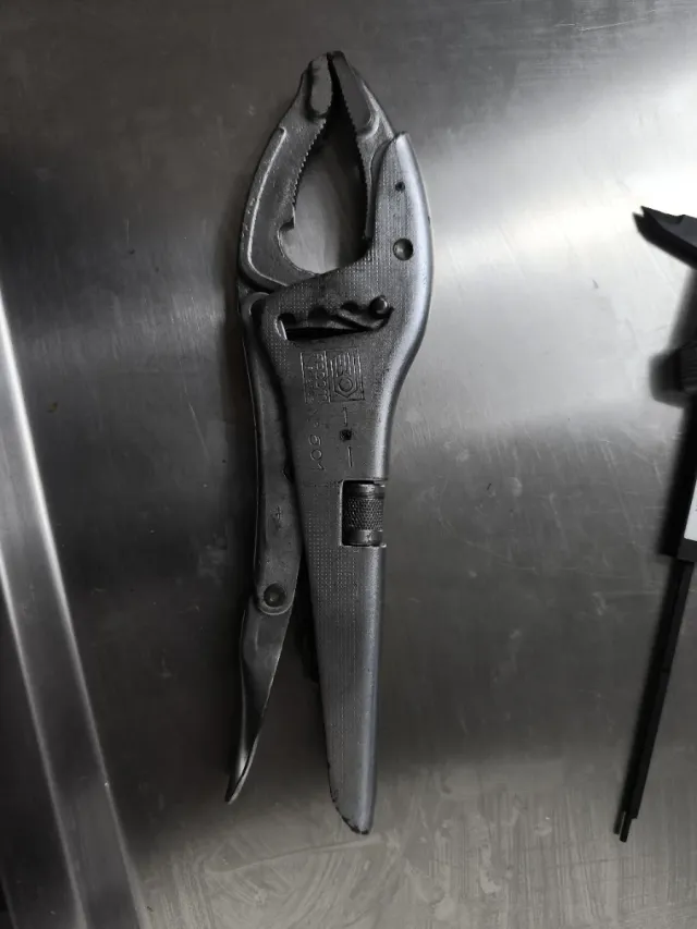 FACOM Mordaza Presión Bocas Largas 501 pinza