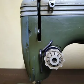 Máquina de coser Sigma con mesa