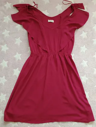 Vestido volantes fucsia burdeos Talla S Pull&Bear