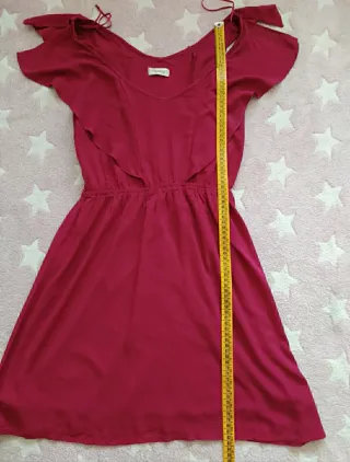 Vestido volantes fucsia burdeos Talla S Pull&Bear