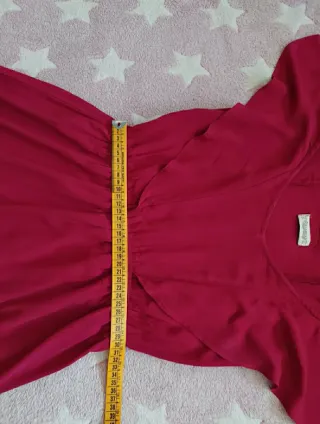 Vestido volantes fucsia burdeos Talla S Pull&Bear