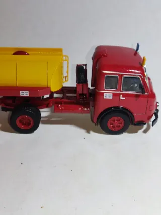 Maquets camión Pegaso 1:43