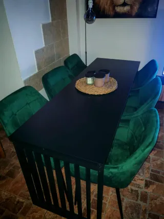 Mesa nueva a estrenar con 6 sillones