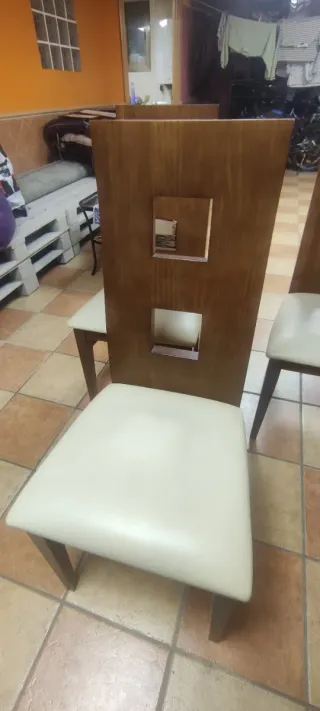 Conjunto 4 sillas salón madera y piel