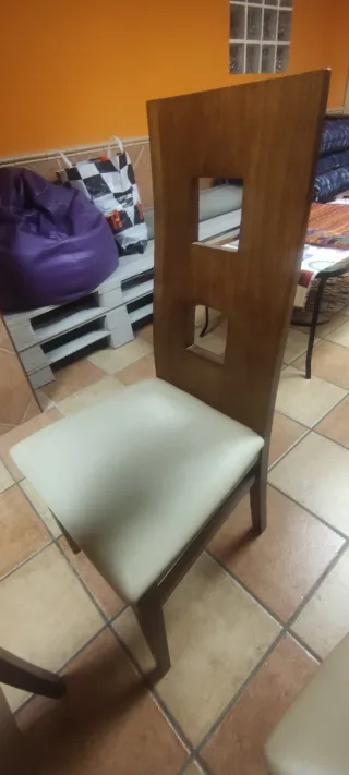 Conjunto 4 sillas salón madera y piel