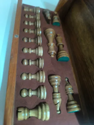 Caja de ajedrez vintage de madera