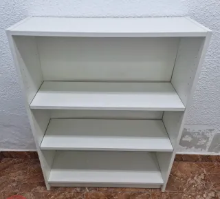 Estantería blanca de madera