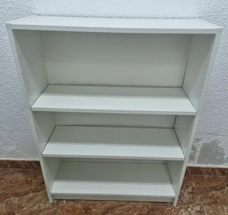 Estantería blanca de madera