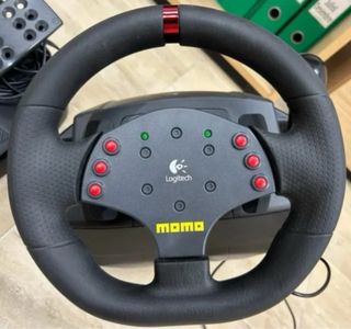 Volante Logitech MOMO Force Feedback per PC