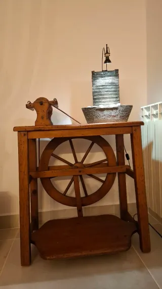 Mesa auxiliar vintage rueca antigua madera