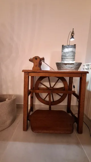 Mesa auxiliar vintage rueca antigua madera