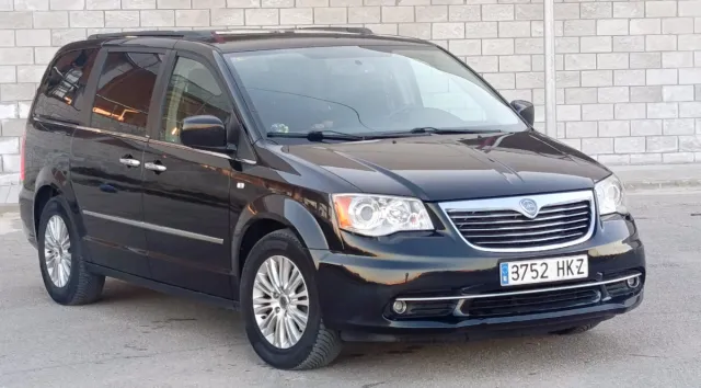 Lancia Voyager 2012