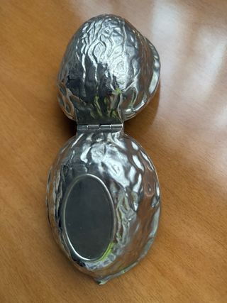 Cascanueces de metal plateado