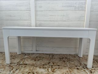 Banqueta blanca de madera