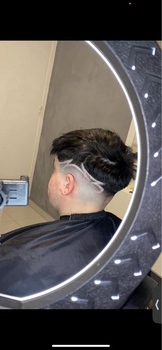 Busco trabajo de peluquero en BADAJOZ