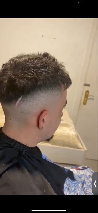 Busco trabajo de peluquero en BADAJOZ