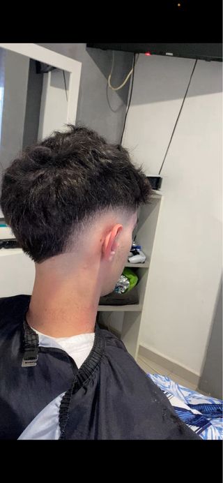 Busco trabajo de peluquero en BADAJOZ