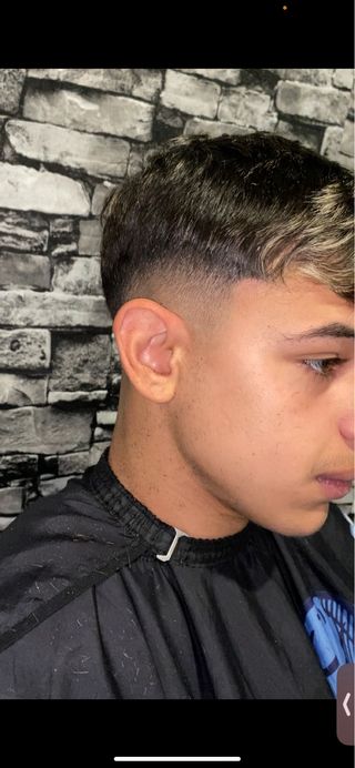 Busco trabajo de peluquero en BADAJOZ