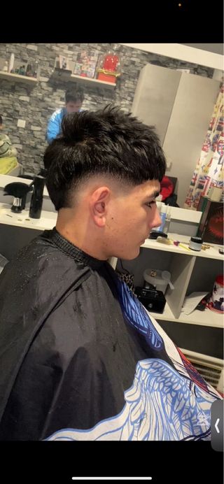 Busco trabajo de peluquero en BADAJOZ