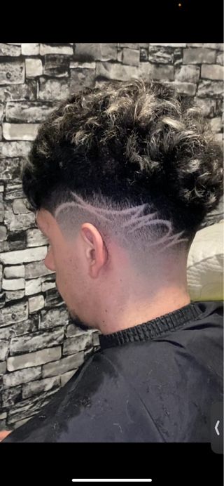 Busco trabajo de peluquero en BADAJOZ