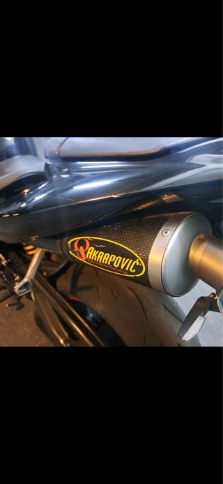 Yamaha R1 Negra - Moto Deportiva