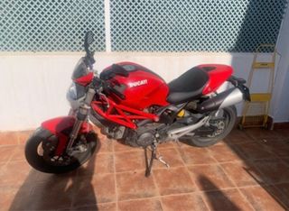 Ducati Monster 696. 2010 - 12000 km
