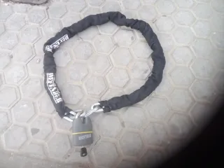 Cadena de seguridad Defender negra
