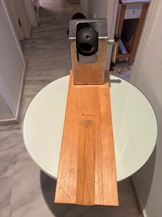 Jamonero de madera y acero