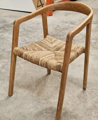 Silla moderna cómoda
