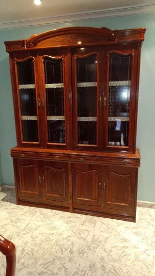 Comedor de madera con 6 sillas